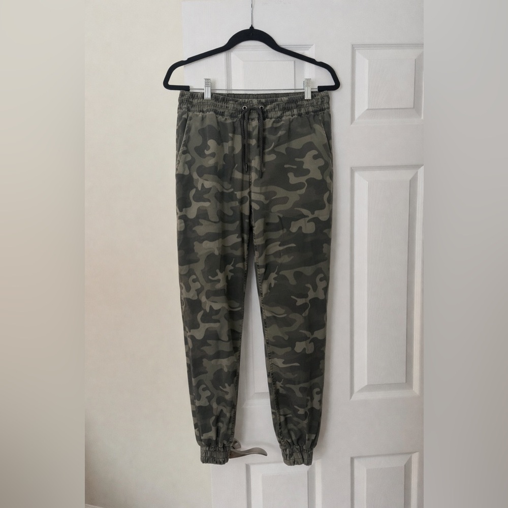 Women’s Camouflage Jogger Pants